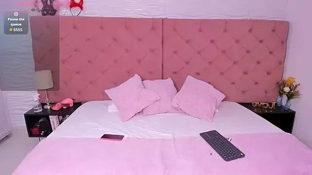 Explore our live girls sluts from our Custom and Multi clubs and checkout exclusive access to highly interactive content, such as shape, hair, titties, pussy type and many more.