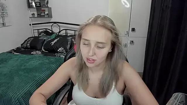 Explore our live girls sluts from our Custom and Multi clubs and checkout exclusive access to highly interactive content, such as shape, hair, titties, pussy type and many more.