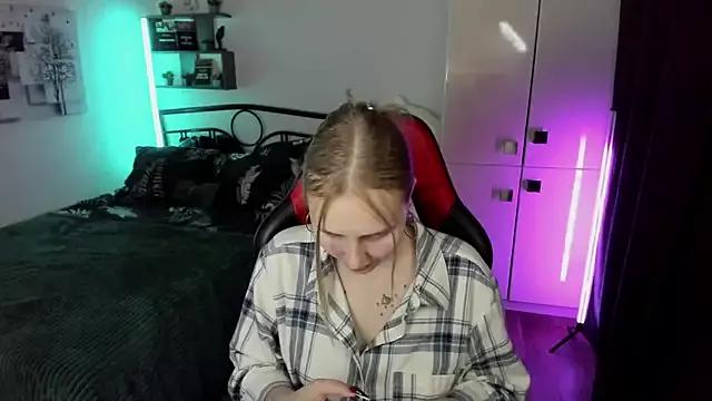 Explore our live girls sluts from our Custom and Multi clubs and checkout exclusive access to highly interactive content, such as shape, hair, titties, pussy type and many more.