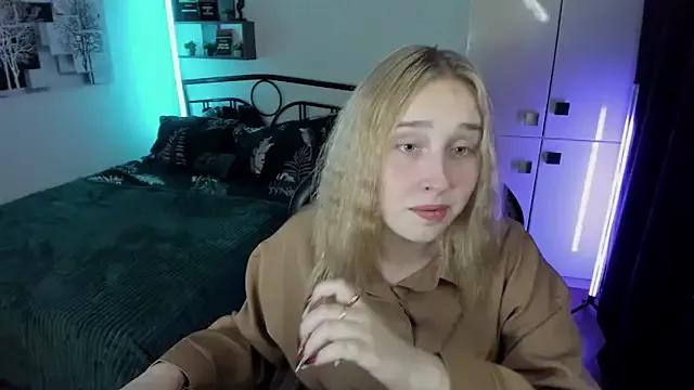 Explore our live girls sluts from our Custom and Multi clubs and checkout exclusive access to highly interactive content, such as shape, hair, titties, pussy type and many more.