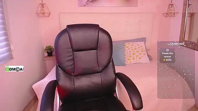 Explore our live girls sluts from our Custom and Multi clubs and checkout exclusive access to highly interactive content, such as shape, hair, titties, pussy type and many more.