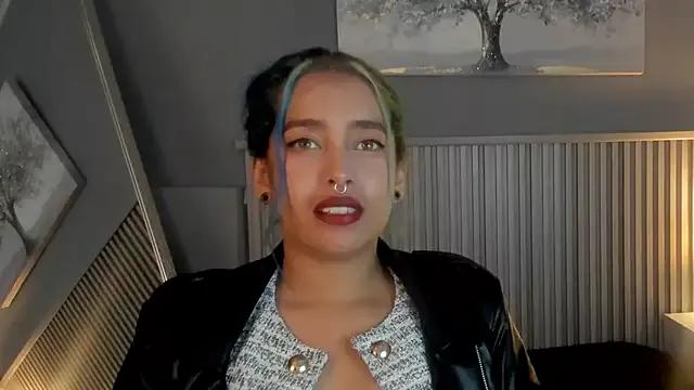 Cristal_r4ven from StripChat is Freechat