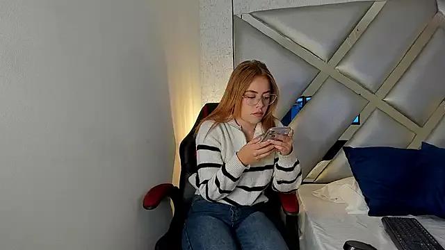CRISTALEVANS_VC from StripChat is Freechat