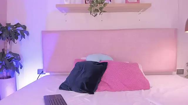 Cristalfoxy_ from StripChat is Freechat