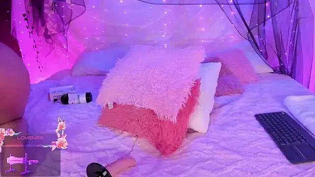 Explore our live girls sluts from our Custom and Multi clubs and checkout exclusive access to highly interactive content, such as shape, hair, titties, pussy type and many more.