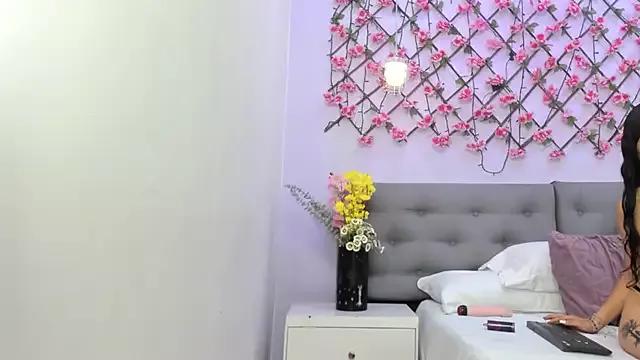 Explore our live girls sluts from our Custom and Multi clubs and checkout exclusive access to highly interactive content, such as shape, hair, titties, pussy type and many more.