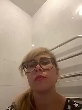 Crystal00Girl from StripChat is Freechat