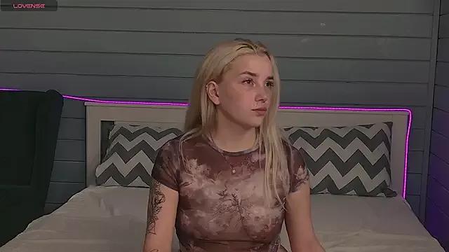 Explore our live girls sluts from our Custom and Multi clubs and checkout exclusive access to highly interactive content, such as shape, hair, titties, pussy type and many more.