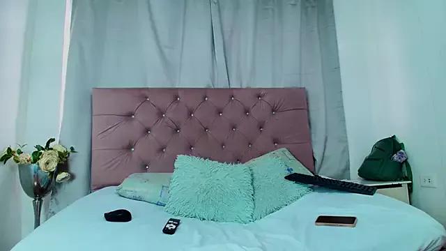Crystall_rosee from StripChat is Freechat