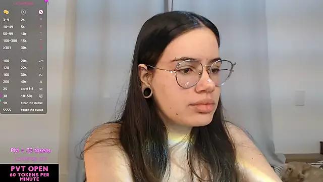 crystalll_room from StripChat is Freechat
