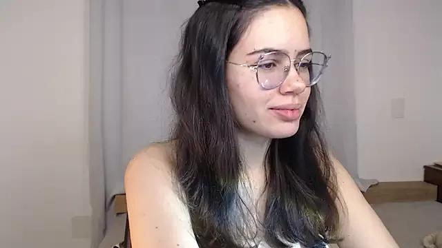 crystalll_room from StripChat is Freechat