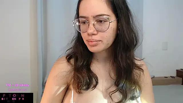 crystalll_room from StripChat is Freechat