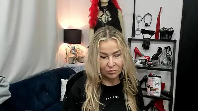 Explore our live girls sluts from our Custom and Multi clubs and checkout exclusive access to highly interactive content, such as shape, hair, titties, pussy type and many more.