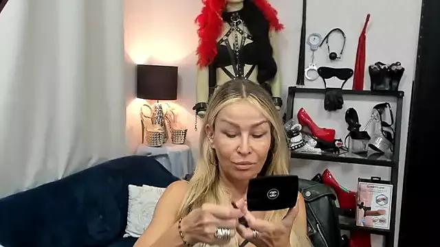 Explore our live girls sluts from our Custom and Multi clubs and checkout exclusive access to highly interactive content, such as shape, hair, titties, pussy type and many more.