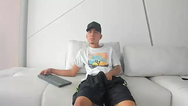 Crystian_arias webcams show profile image 