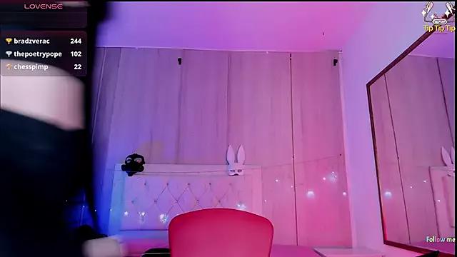 Explore our live girls sluts from our Custom and Multi clubs and checkout exclusive access to highly interactive content, such as shape, hair, titties, pussy type and many more.