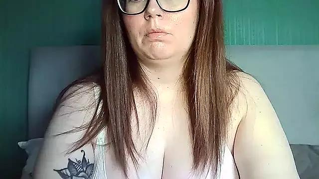 Curvy-BellaX from StripChat is Freechat