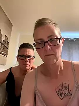 Curvy-Jinx from StripChat is Freechat