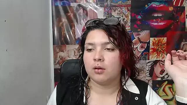 Curvy-Queen from StripChat is Freechat
