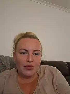 Curvy_Cleo30X from StripChat is Freechat