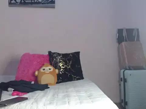 Explore our live girls sluts from our Custom and Multi clubs and checkout exclusive access to highly interactive content, such as shape, hair, titties, pussy type and many more.