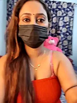 Cute-lusi from StripChat is Freechat