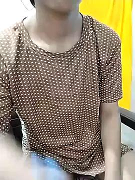 Cute-Naavya from StripChat is Freechat