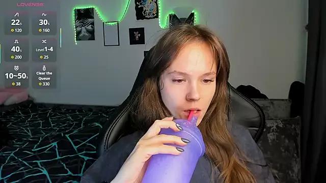 cute_little_ass from StripChat is Freechat