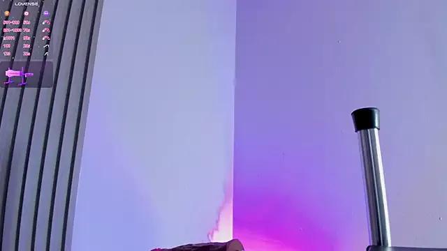 Explore our live girls sluts from our Custom and Multi clubs and checkout exclusive access to highly interactive content, such as shape, hair, titties, pussy type and many more.