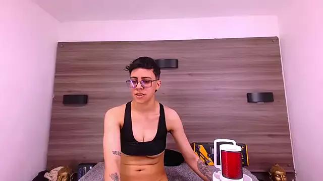Explore our live girls sluts from our Custom and Multi clubs and checkout exclusive access to highly interactive content, such as shape, hair, titties, pussy type and many more.