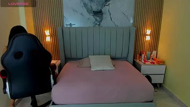 CYNTHIA_HILL1 from StripChat is Freechat