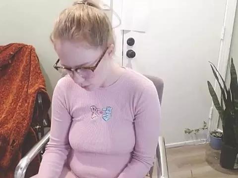 daddyscumprincess from StripChat