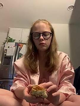 daddyscumprincess from StripChat