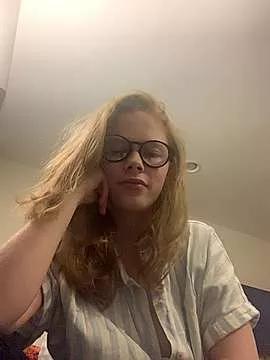 daddyscumprincess from StripChat