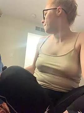 daddyscumprincess from StripChat