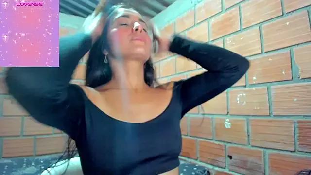 dahilawild from StripChat is Freechat