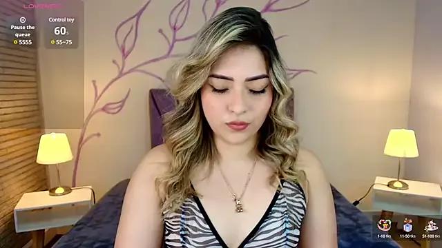 Explore our live girls sluts from our Custom and Multi clubs and checkout exclusive access to highly interactive content, such as shape, hair, titties, pussy type and many more.