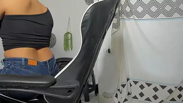 Explore our live girls sluts from our Custom and Multi clubs and checkout exclusive access to highly interactive content, such as shape, hair, titties, pussy type and many more.