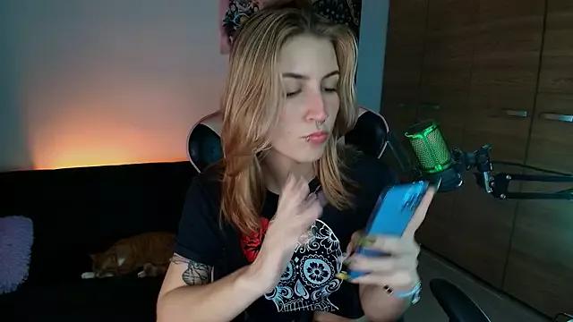 Explore our live girls sluts from our Custom and Multi clubs and checkout exclusive access to highly interactive content, such as shape, hair, titties, pussy type and many more.