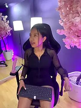 Explore our live girls sluts from our Custom and Multi clubs and checkout exclusive access to highly interactive content, such as shape, hair, titties, pussy type and many more.