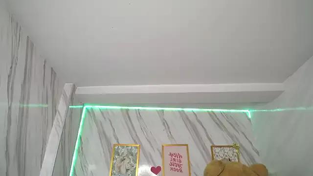 Explore our live girls sluts from our Custom and Multi clubs and checkout exclusive access to highly interactive content, such as shape, hair, titties, pussy type and many more.
