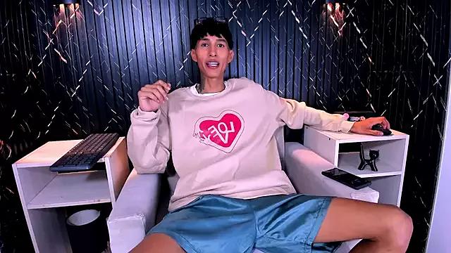 Explore our live girls sluts from our Custom and Multi clubs and checkout exclusive access to highly interactive content, such as shape, hair, titties, pussy type and many more.