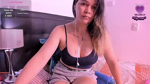 Explore our live girls sluts from our Custom and Multi clubs and checkout exclusive access to highly interactive content, such as shape, hair, titties, pussy type and many more.