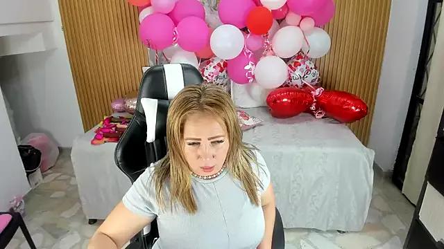Danna_topless from StripChat
