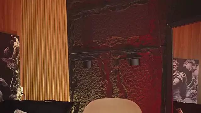 Explore our live girls sluts from our Custom and Multi clubs and checkout exclusive access to highly interactive content, such as shape, hair, titties, pussy type and many more.