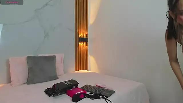 Daphnethomas from StripChat is Freechat