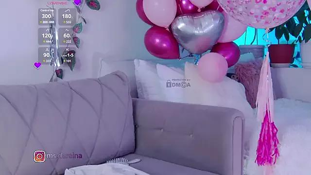 DaReina from StripChat is Freechat