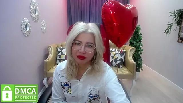 Explore our live girls sluts from our Custom and Multi clubs and checkout exclusive access to highly interactive content, such as shape, hair, titties, pussy type and many more.