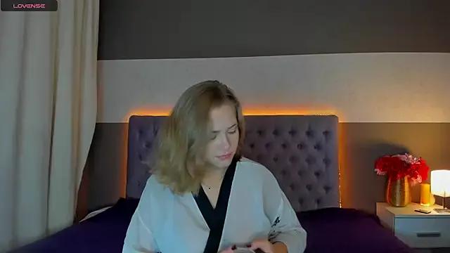 DellaRowe from StripChat