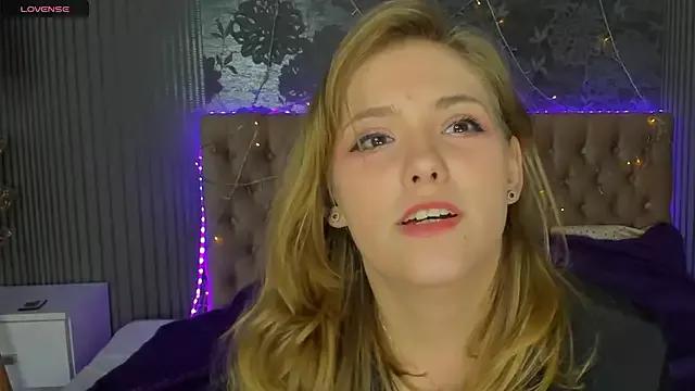 DellaRowe from StripChat